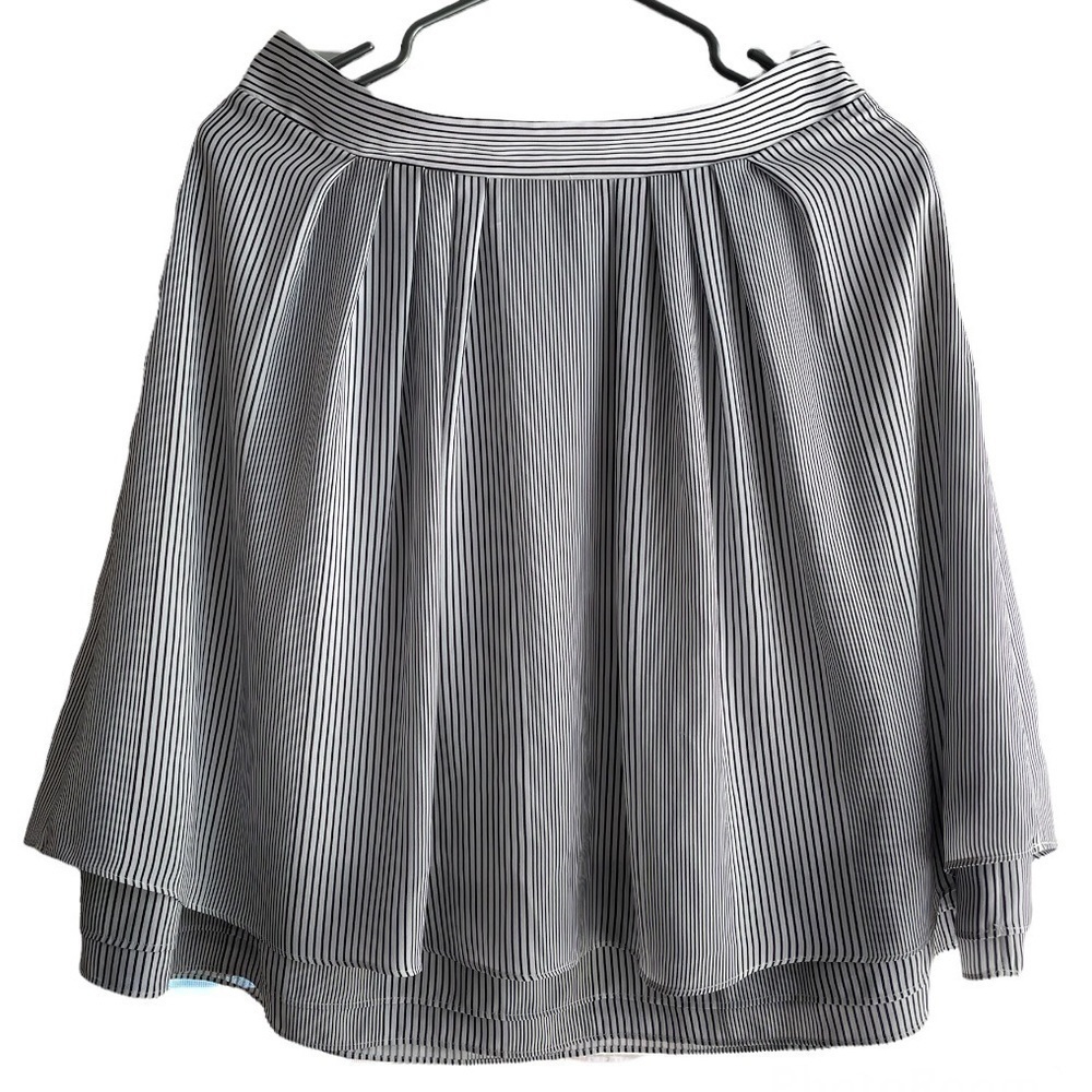 KARL Lagerfeld Paris Skirt size 4 - Picture 5 of 5